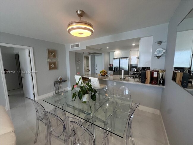 Building Photo - 2030 S Ocean Dr