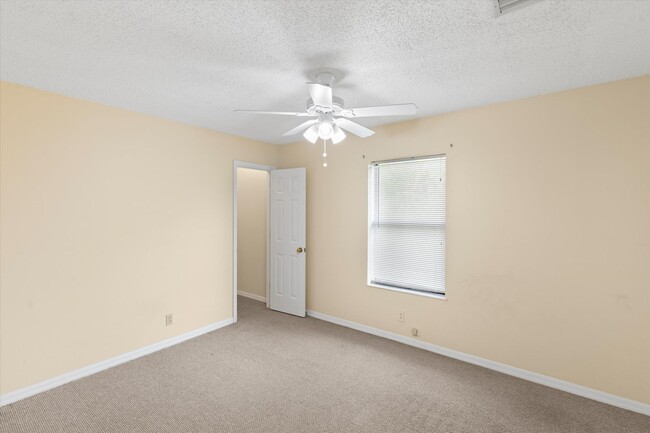 Building Photo - 3 Bedroom 2 Bathroom Unfurnished House for...