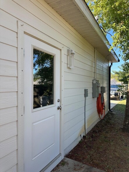 Building Photo - 4819 Whitewood Rd