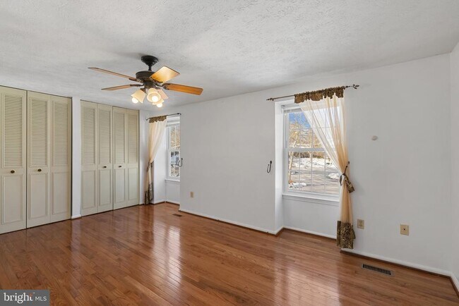 Building Photo - 10877 Olde Woods Way