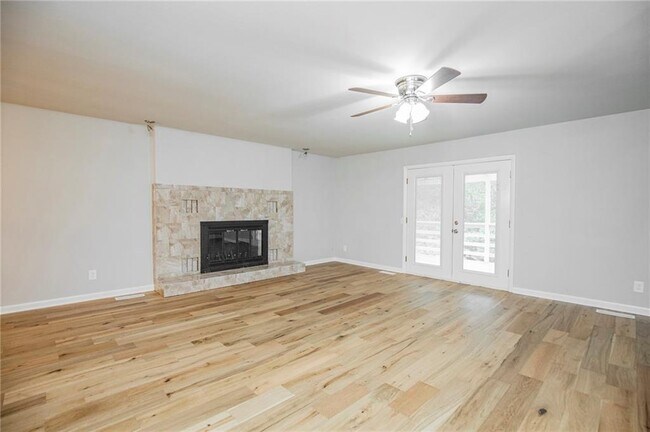 Building Photo - 41 Gore Ln