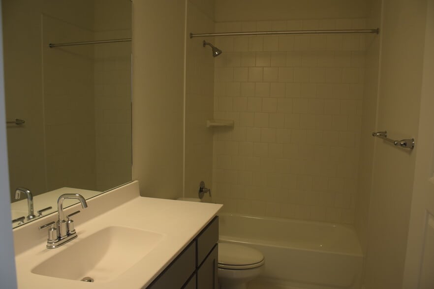 2nd Full Bath - 2523 Huxley Mews