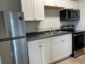 Building Photo - 15 LLC-44 Elm Street