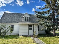 Building Photo - 3 Bed 2 Bath House Near Downtown Belgrade - Dogs Negotiable!