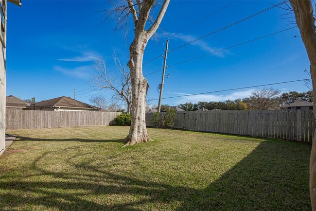 Building Photo - 606 Misty Creek Dr