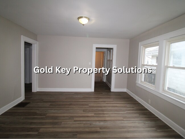 Building Photo - Updated 2 BR 1 BA House with Central Air and Garage (SECTION 8 APPROVED)