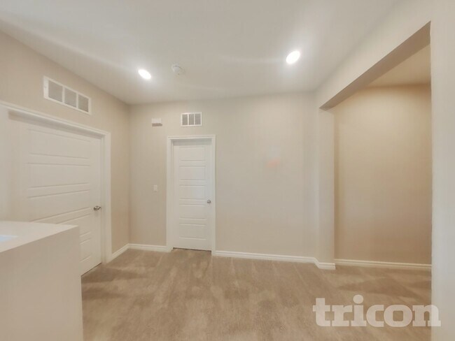 Building Photo - 6563 Smithville Ave