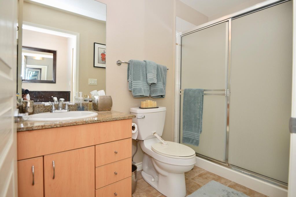 Primary Bath - 300 W Beech St