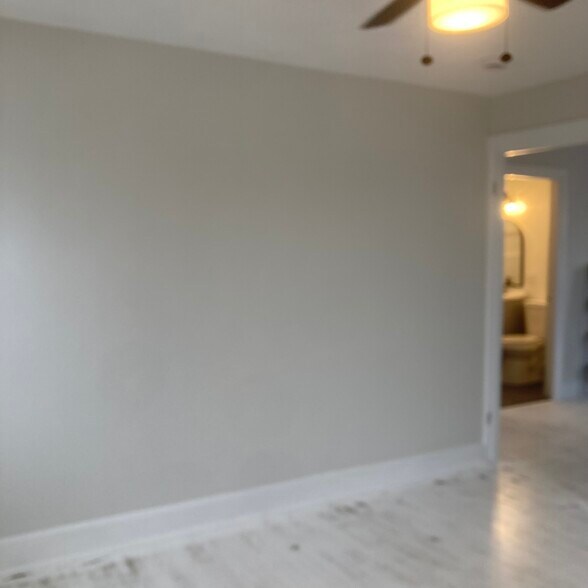 Building Photo - 70 Hedley Ave