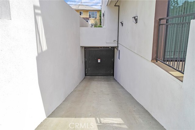 Building Photo - 1482 S Sherbourne Dr