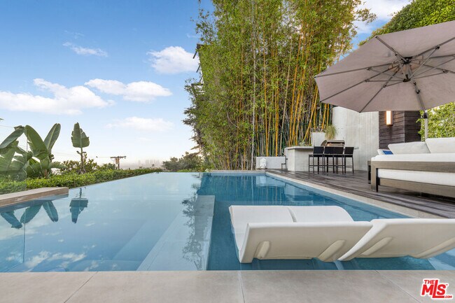 Building Photo - 1717 Sunset Plaza Dr