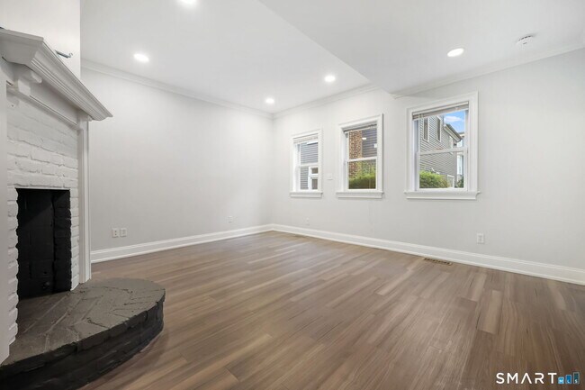 Building Photo - 10 Haviland St