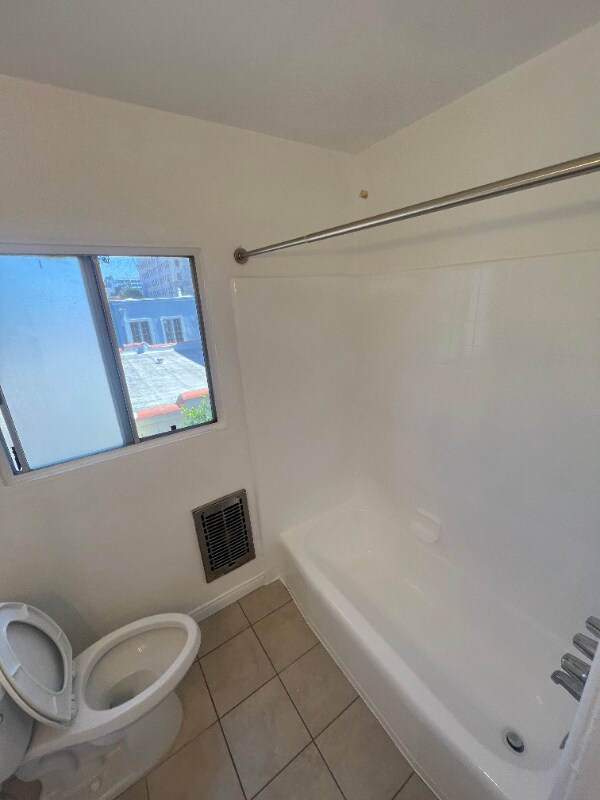 Building Photo - 3945 W 8th St