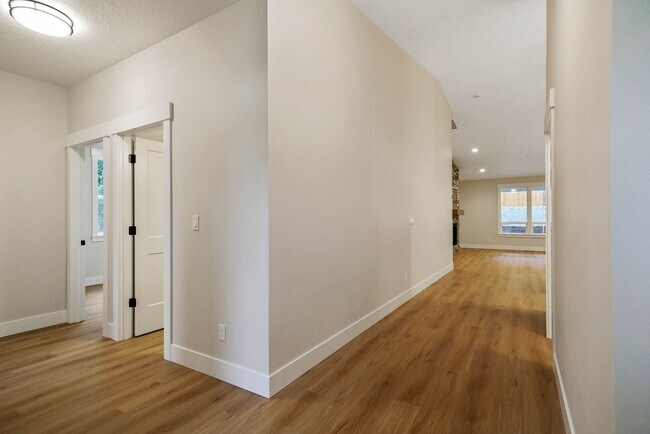 Building Photo - 3Bd/2Ba Single Story Home - Available Early March 2026!