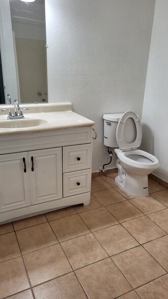 Building Photo - 26214 President Ave