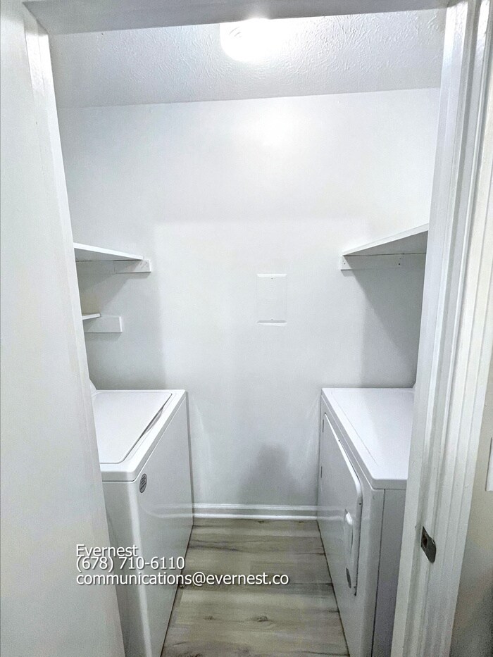 Building Photo - 483 Ellenwood Dr