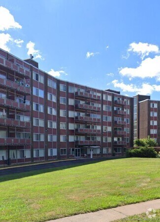 Building Photo - 1310 Berlin Tpke