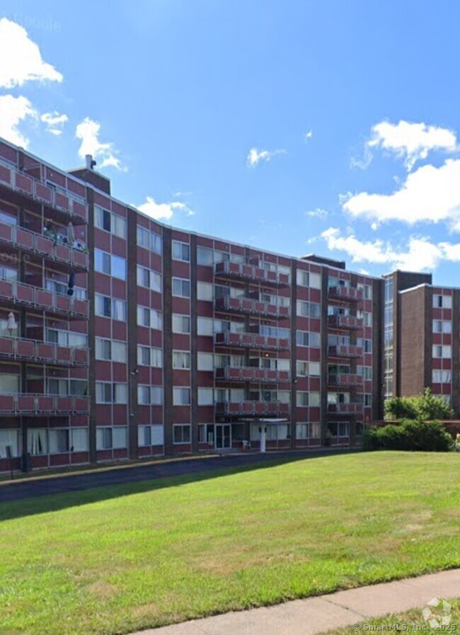 Building Photo - 1310 Berlin Tpke