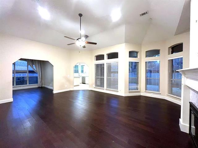 Building Photo - 2113 Aspenwood Dr N