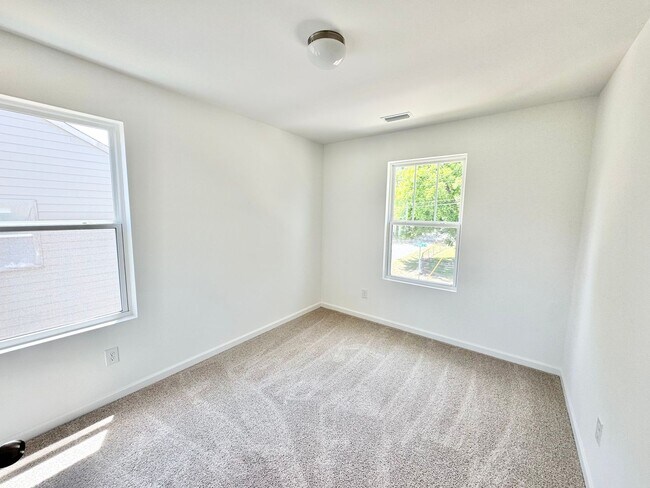 Building Photo - 335 Cliffwood St NW