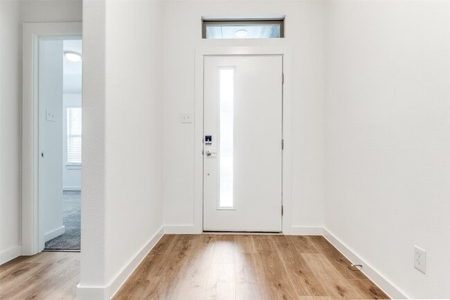 Building Photo - 4923 Bellhurst Dr