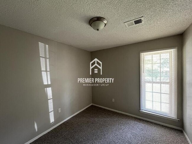 Building Photo - 10554 French Fort Dr