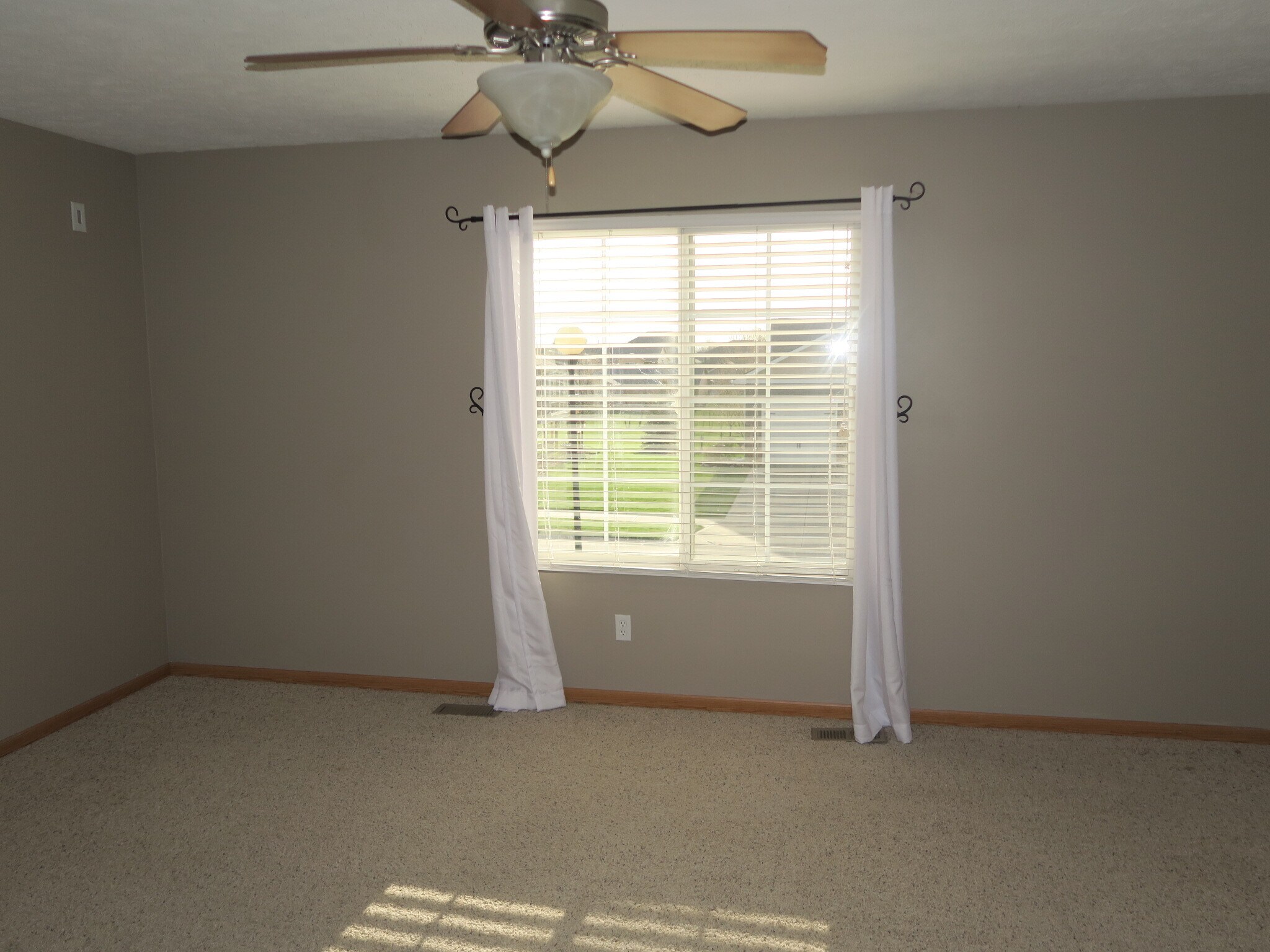 Huge primary bedroom - 11714 S 203rd St