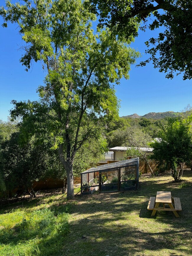 Building Photo - 21273 Entrada Rd