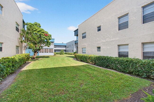 Building Photo - 180 Flanders C