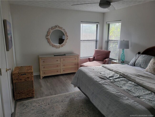 Building Photo - 590 NE Lima Vias