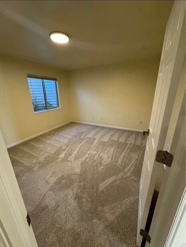 Building Photo - Beautiful Basement Apartment in Saratoga Springs - Available July!