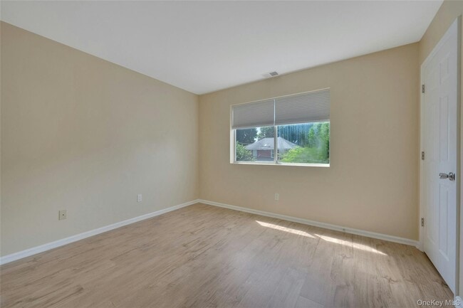Building Photo - 19 Edison Pl
