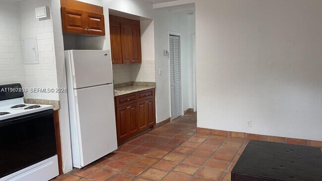 Building Photo - 3475 SW 1st Ave