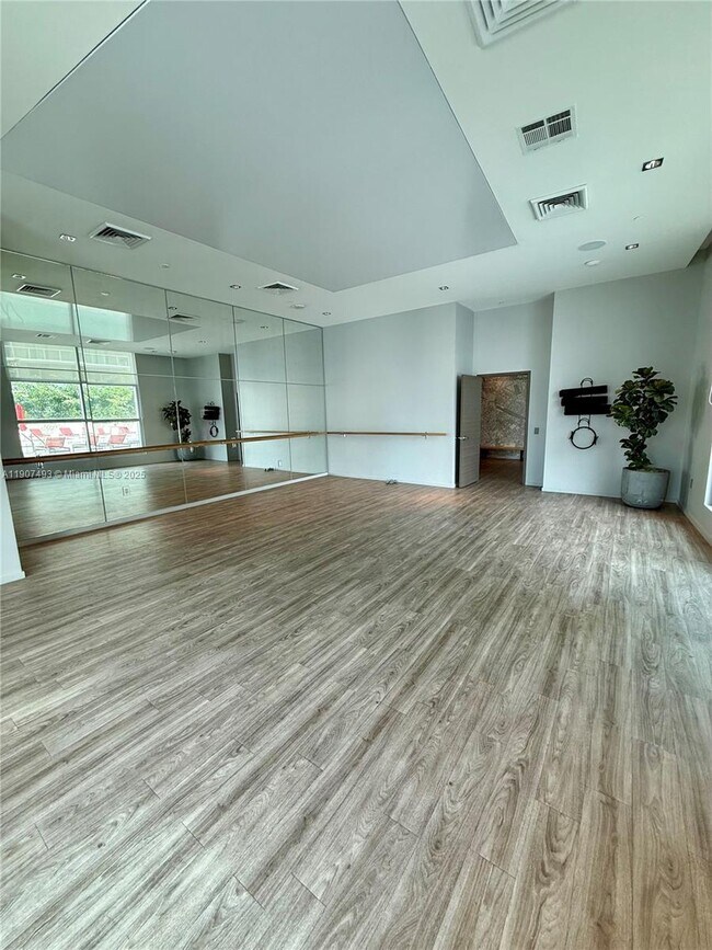 Building Photo - 1100 S Miami Ave