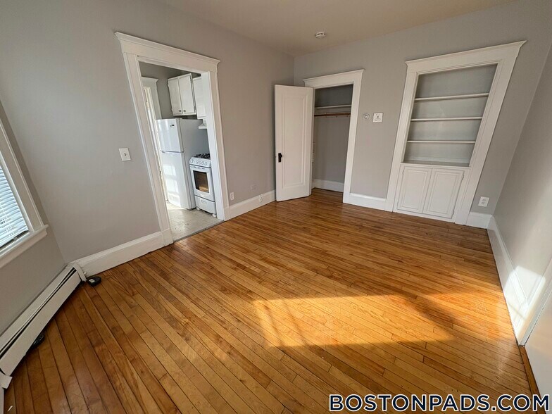 Building Photo - 2 Kingsley Terrace