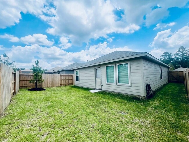 Building Photo - 3039 Mallorca Dr