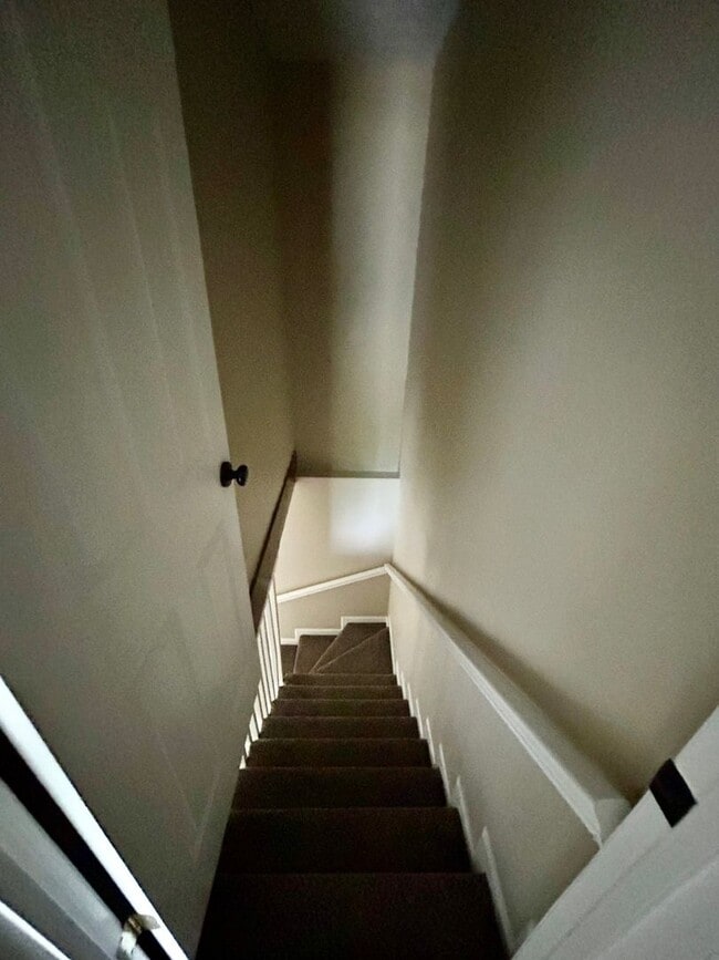 Building Photo - Move in now and pay NO RENT for the rest o...