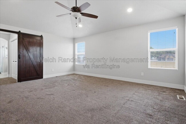 Building Photo - 2106 E Sunnyvale Dr
