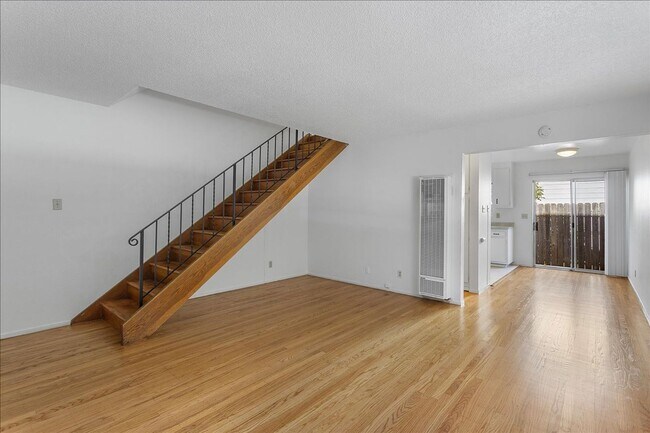 Primary Photo - 1443 Cottage St