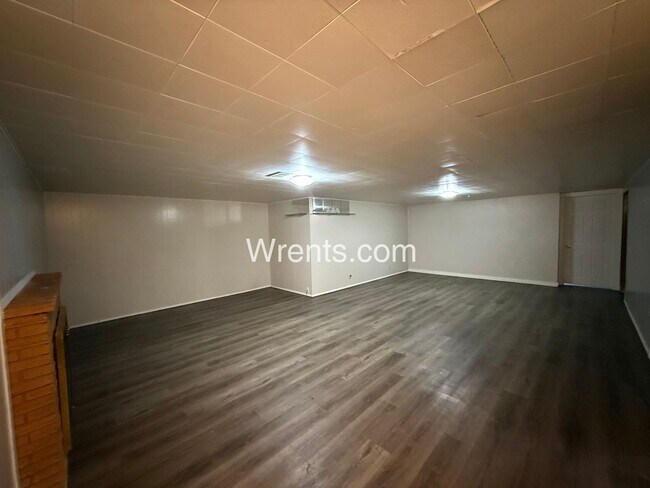 Building Photo - Now Available: Spacious 4-Bed, 2-Bath Home in Town & Country