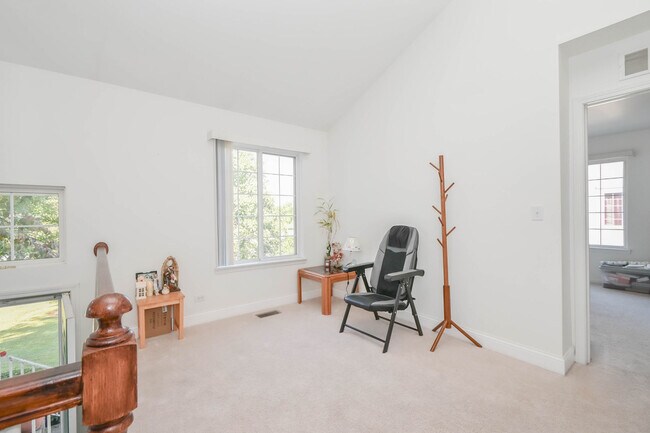 Building Photo - 714 S Rosehall Ln