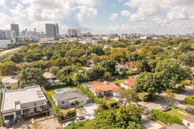 Building Photo - 260 NE 46th St