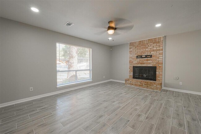 Building Photo - 6 N Waxberry Rd