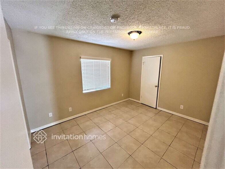 Building Photo - 4319 N 79th Dr