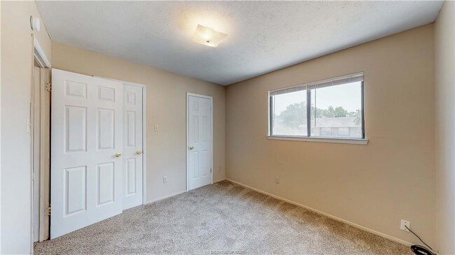 Building Photo - 1004 Verde Dr