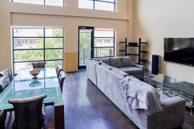 Building Photo - Fully Furnished Mid-Term 2-Level Condo | 1,549 Sq Ft | Private Parking | Shared Living