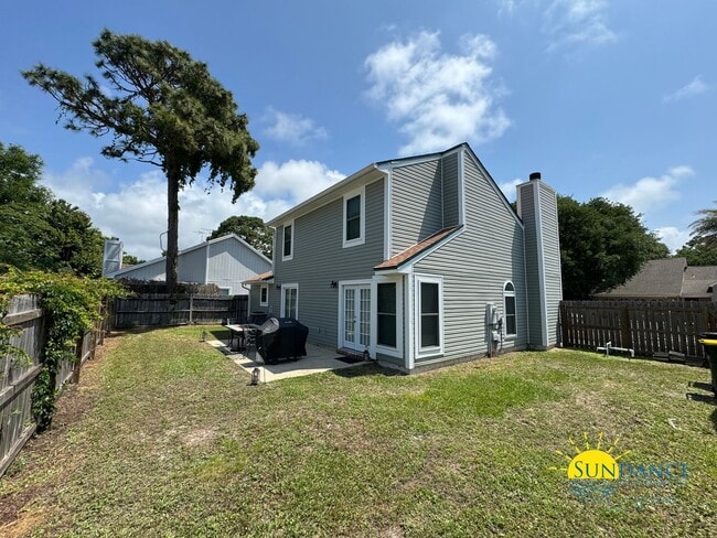 Building Photo - Beautiful 3 Bedroom Home in Fort Walton Be...