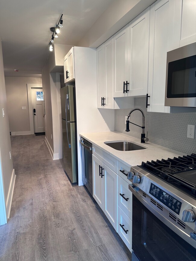 Building Photo - 1526 2nd St SW