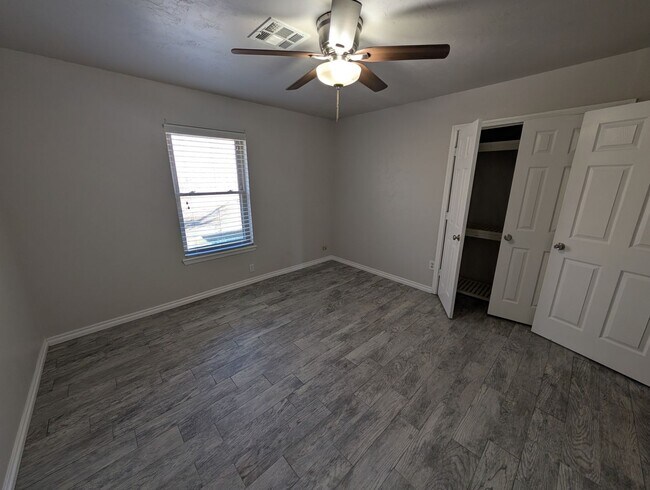 Building Photo - 119 W Clegern Ave