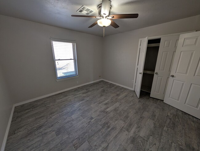 Building Photo - Remodeled 3 bedroom 1 bathroom house in Ed...